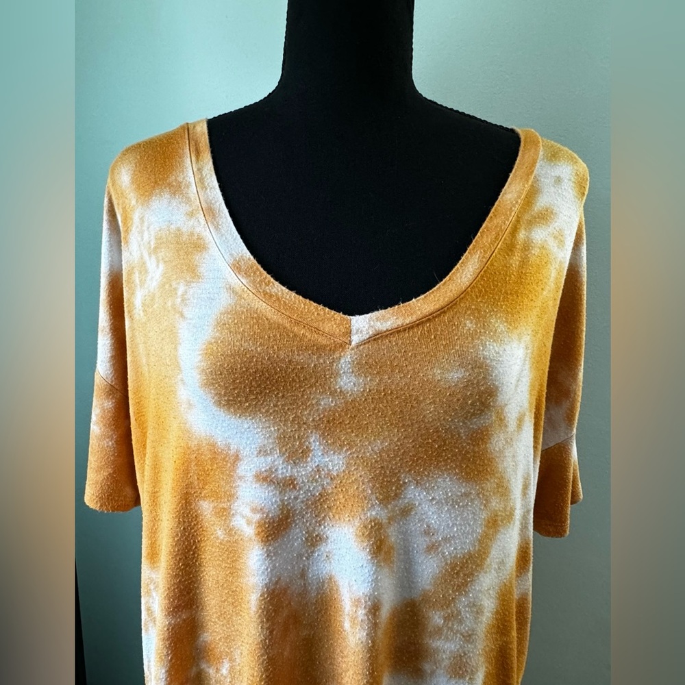Flowy, soft, yellow and white, tie dye t-shirt.
